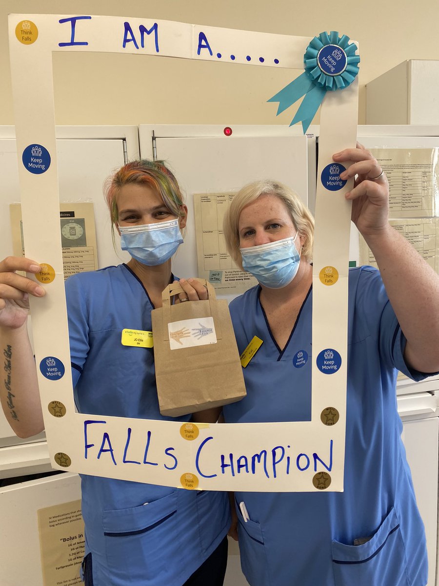 ShonaNYB's tweet photo. Raising #FallsAwarenessWeek at #teamVOL @NHSGGC today. #lomond #AMRU Such a valuable MDT approach to #Fallsprevention💪🏼#fallsiseveryonesbusiness @laura_dyane @falls_network @cbowmanphysio @MargaretORour16 https://t.co/hT653NXdHf