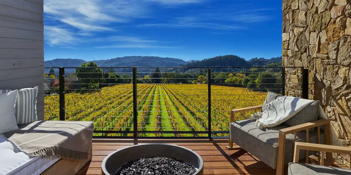 LimoSterling's tweet photo. Napa Valley's Crush Season is underway! Lasting through October, this time of year is Napa's most vibrant - when the season's grapes reach their peak ripeness, are picked and then crushed for the 2022 vintage.
https://t.co/OcO4xrkQyD https://t.co/yh1HfVYTys