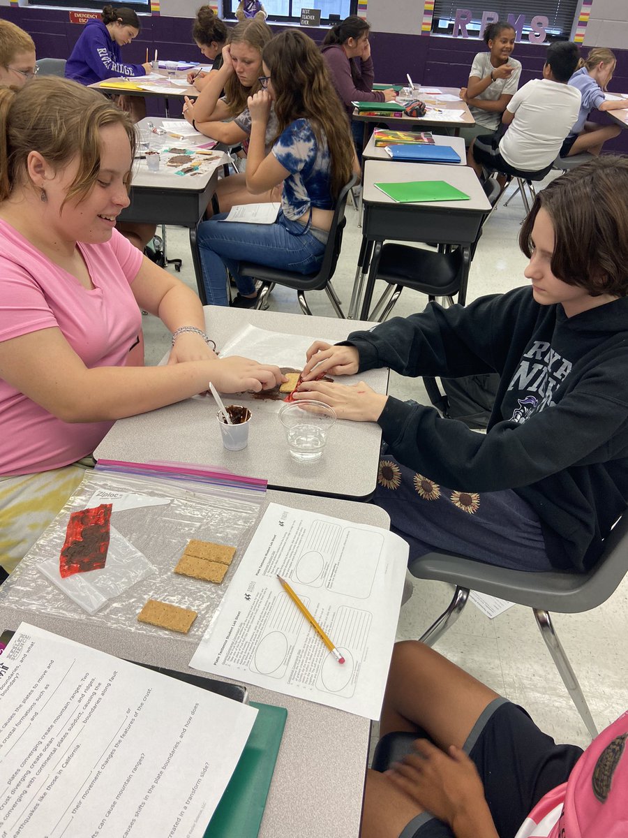 HawksNhawks4's tweet photo. Modeling movement at different plate boundaries to see what features are found there! @RRMSRoyalKnight #WeAreRoyal #RRMSALLIN https://t.co/xEQ6jKRB47