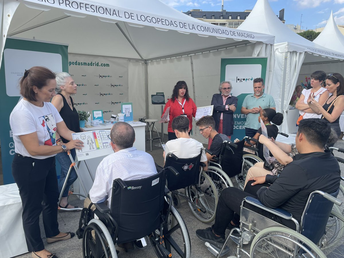 CitopMadrid's tweet photo. “En su piel” ha sido un interesante taller que hemos organizado con @COAMadrid @aparejadoresmad @ColeLogoMadrid con la ayuda de @Fundacion_ONCE y @Ceapat en el #DiaProfesionesUICM2022 en que un buen número de ciudadanos ha experimentado los obstáculos y retos del espacio público https://t.co/OxCDoNOR7s