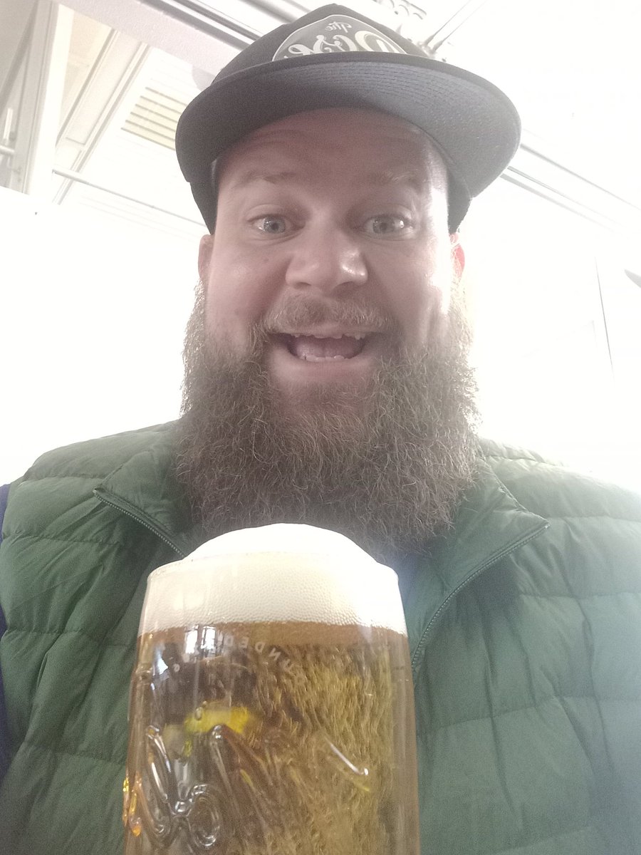 CougarsVHL's tweet photo. Enjoying my first pint of the weekend in Calgary. Next stop Regina! @VHL_Draft https://t.co/Sznv5Fcojh