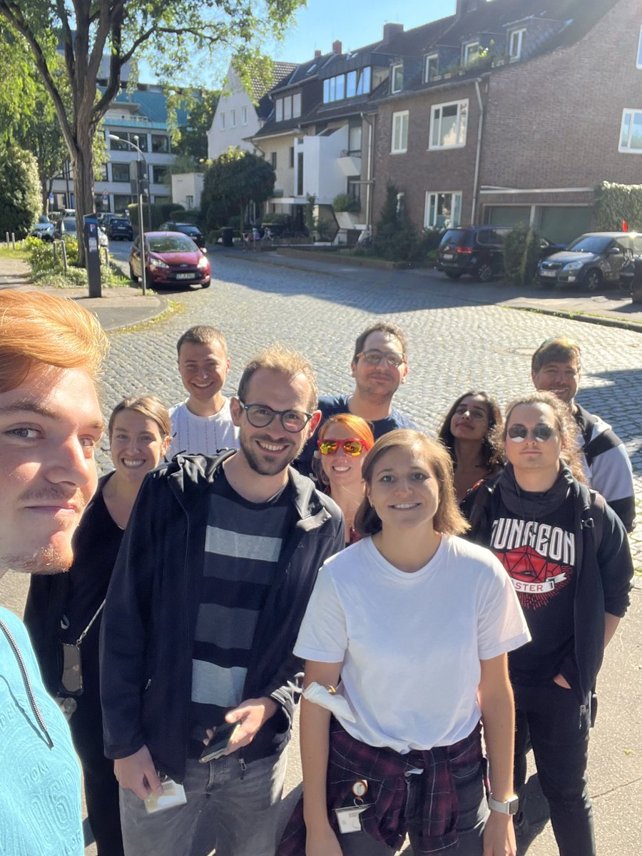 LabZempel's tweet photo. For #WorldAlzheimersDay our research group participated in the Welt-Alzheimer walk to support @Alzheimer_eV. A lot of fun, sun and pizza afterwards 🤗 https://t.co/ExGRMcOi0Y