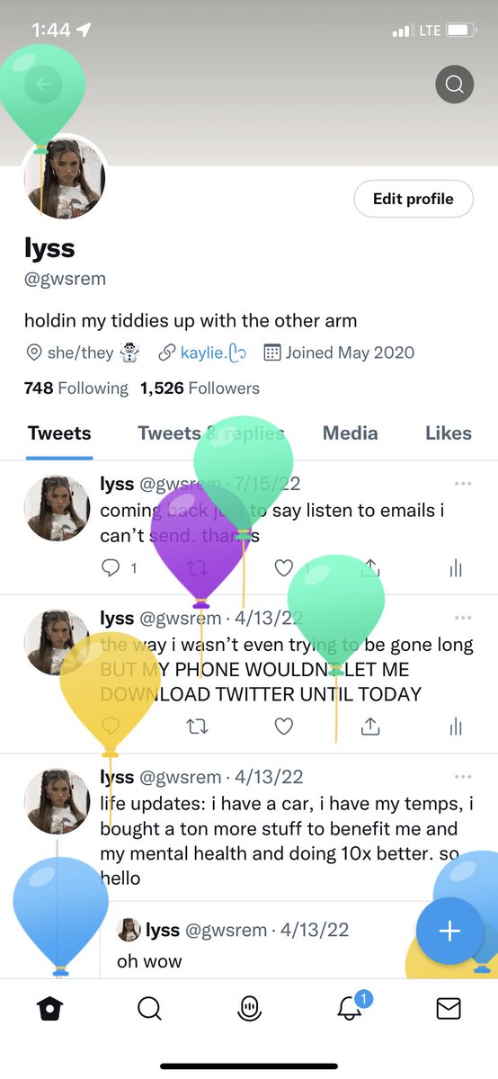 gwsrem's tweet photo. just came back to see the balloons https://t.co/EannIb034p