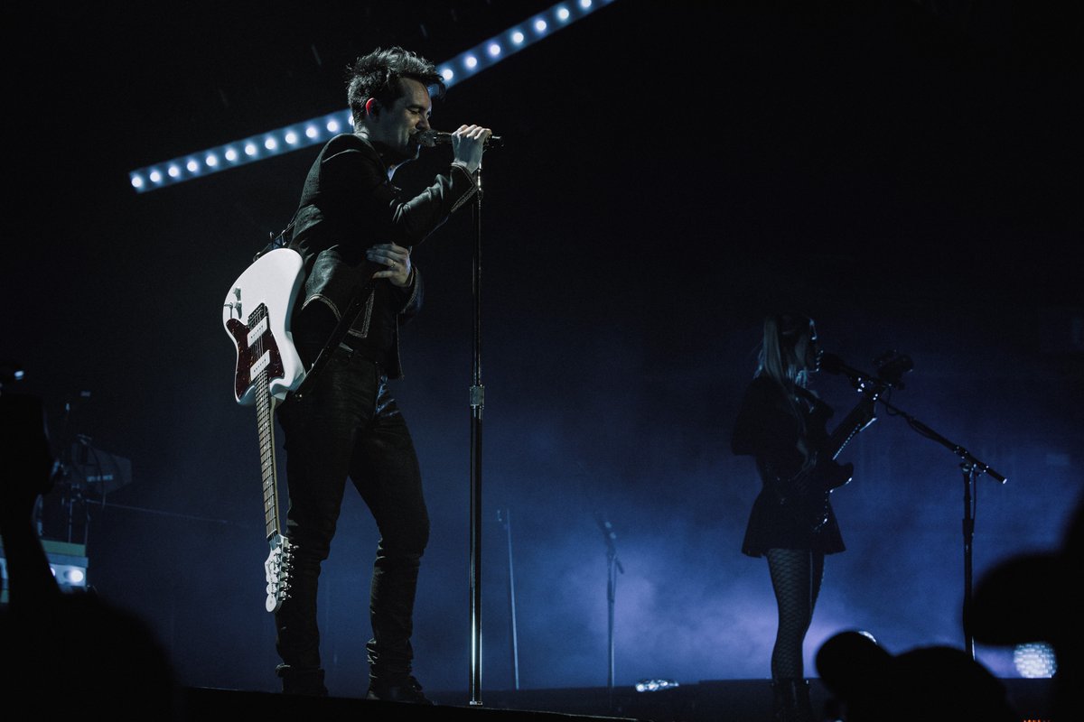 PanicAtTheDisco's tweet photo. Columbus pulled out allllll the stops https://t.co/nFHlhX1U2t