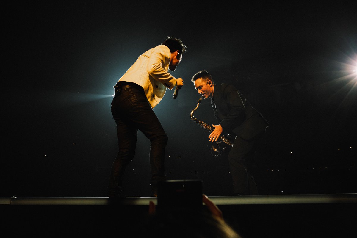 PanicAtTheDisco's tweet photo. Columbus pulled out allllll the stops https://t.co/nFHlhX1U2t