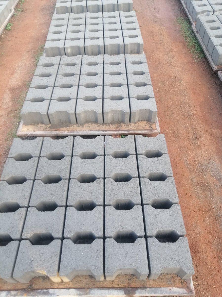 Commandez vos pavés, bordures, rigoles, parpins vibrés chez nous.
Contactez nous : les entreprisesbelekani@gmail.com