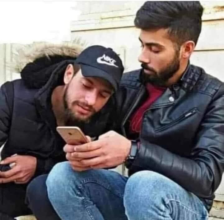 egymeme11's tweet photo. الأصدقاء بيحترموا خصوصيات بعض 
أنا و صحابي . https://t.co/nPv47qcra0