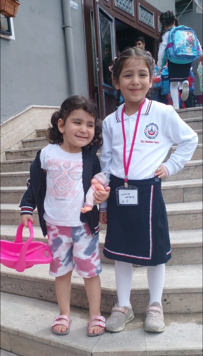 "BİLGİ" beş harflidir, beşte dördü "İLGİ"dir!
Allah bütün çocuklarımızın zihinleri gibi ruhlarını da doyursun.