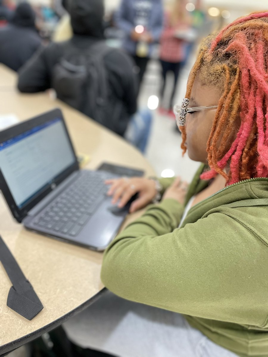 CCR_WarrenTwp's tweet photo. @WCHS_Warriors College Application Day” 600+ Ss began applications, sent transcripts, researched scholarships and spoke with military recruiters. Ss also explored Next Level Jobs. A day to prepare for all post high school career plans! #lifereadiness #journeyofagraduate https://t.co/MkBLp17Gqa