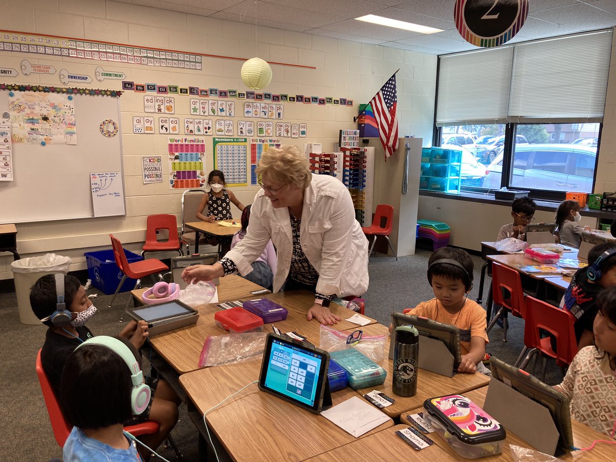 DooleySchool54's tweet photo. Pop-in Post! Today, we are popping into Mrs. Bellβs 1st grade afternoon class. These Dragons are having fun while learning! Way to go, Dragons! ππΌππΌππΌ
#PopInPost #WeAre54 #DooleyFamily https://t.co/JRhcj9mXg6
