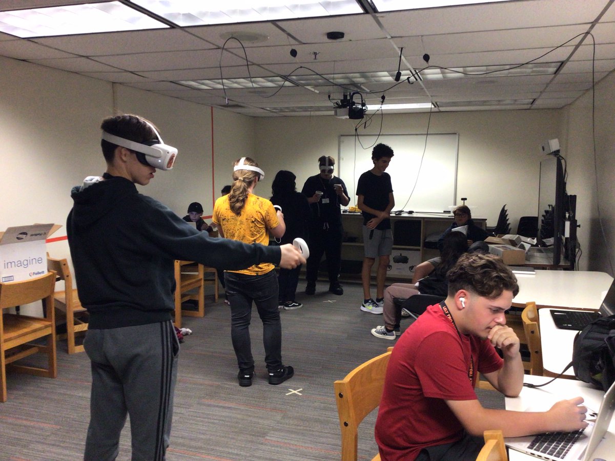 HighLely's tweet photo. AP World History virtually touring Manchu Picchu. @WeAreLely @CCPS_Curriculum @collierschools @CCPSPLII #Oculus #vrineducation https://t.co/JNvFzZokWz