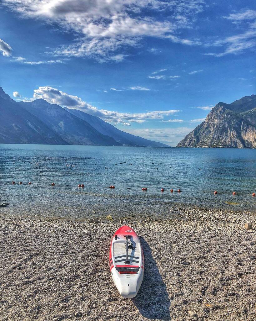 NicolaVolani's tweet photo. 🌊 Il più bel parco giochi 🏄🏼♂️
#standuppaddle #sup #paddleboarding #supmagazine #lagodigarda #paddleboard #standuppaddleboarding #standuppaddleboard #standuppaddling #surf #watersports #surfmag #nature #rivadelgarda #fanaticsup #supyoga #yoga #medita… https://t.co/YcFDA0CXGC https://t.co/j8lmJnZIu3