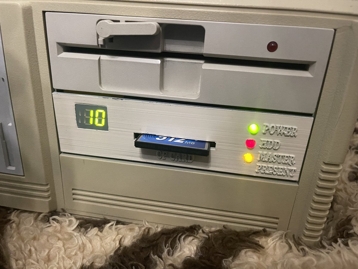 VejvyCZ's tweet photo. Historický počítač s CPU 286 10MHz a 1Mb ram, jen malinko přizpůsobená. Do komentáře vložím odkaz na stl, které jsem nahrál na web, ale budu-li znova tisknout, tak musím návrh trochu předělat.
#oldcomputers
#msdos
#Intel286
#AMD286
#CPU286 https://t.co/htimmUaRe8