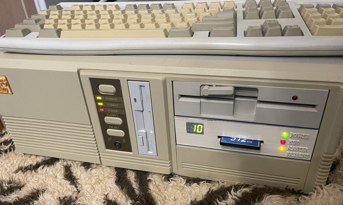 VejvyCZ's tweet photo. Historický počítač s CPU 286 10MHz a 1Mb ram, jen malinko přizpůsobená. Do komentáře vložím odkaz na stl, které jsem nahrál na web, ale budu-li znova tisknout, tak musím návrh trochu předělat.
#oldcomputers
#msdos
#Intel286
#AMD286
#CPU286 https://t.co/htimmUaRe8