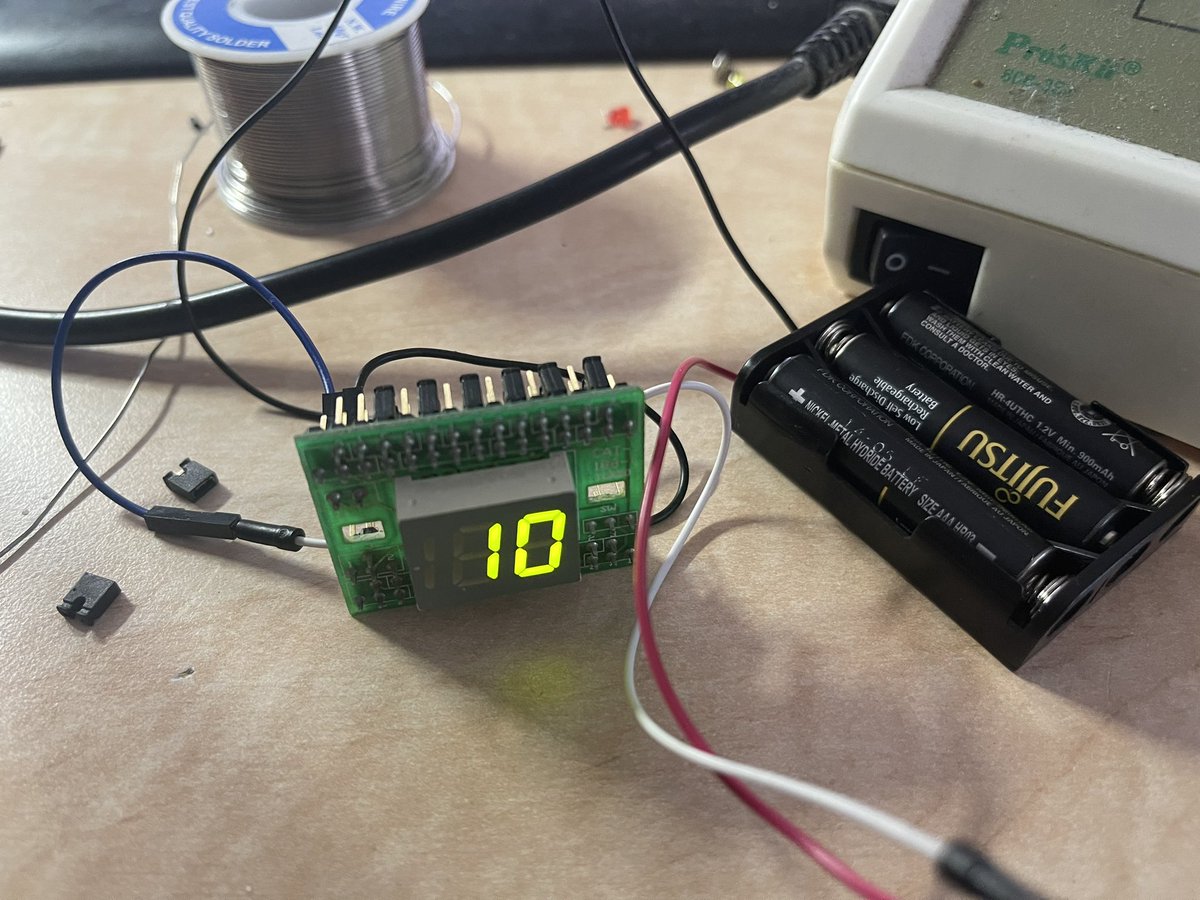 VejvyCZ's tweet photo. Historický počítač s CPU 286 10MHz a 1Mb ram, jen malinko přizpůsobená. Do komentáře vložím odkaz na stl, které jsem nahrál na web, ale budu-li znova tisknout, tak musím návrh trochu předělat.
#oldcomputers
#msdos
#Intel286
#AMD286
#CPU286 https://t.co/htimmUaRe8