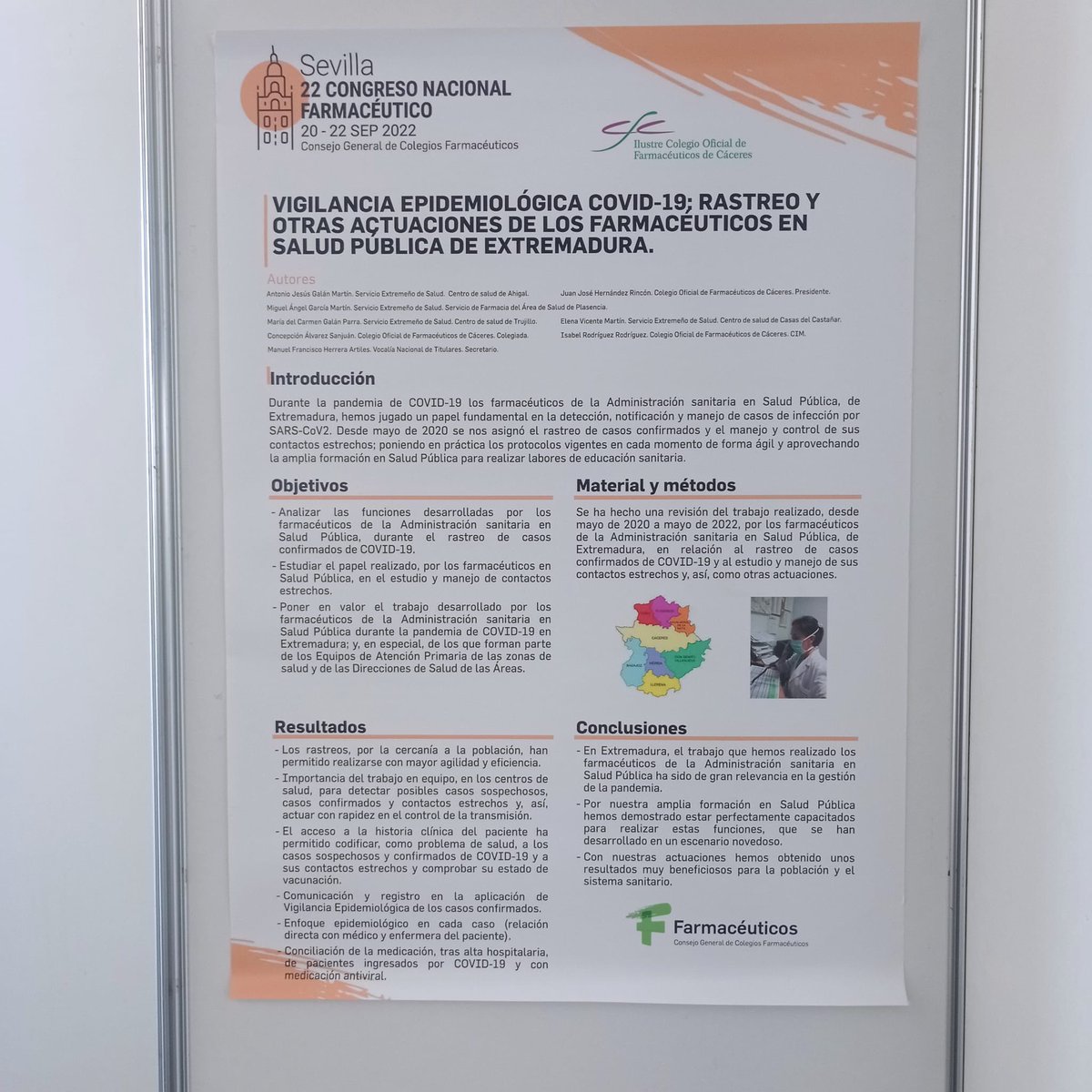 farmaceuticoscc's tweet photo. !Enhorabuena! A nuestro vocal Antonio Jesús Galán Martín ganador 1er Premio a las comunicaciones científicas“Vigilancia Epidemiologica COVID-19: Rastreo y otras actuaciones de los farmacéuticos de Salud Publica en Extremadura”
Entrega Jesús Aguilar @PresidenteCGCOF #cnf22 https://t.co/D4Kt7c6KZ2
