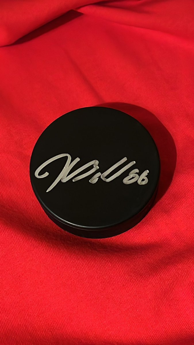 Let’s kick the season off right. We are giving away a Kevin Bahl autographed puck to celebrate <a href="/UticaComets/">Utica Comets</a> /<a href="/NJDevils/">New Jersey Devils</a> hockey coming back. 
1. Be sure to follow us
2.RT this tweet. 

Puck will be given away on 9/26 before the Devils first preseason game. Good luck! #BahlsOut