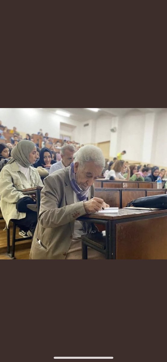 buradakubraben's tweet photo. Nihayet  Klinik psikoloji  Yüksek lisans yapacak parayı  bulmuşumdur https://t.co/U2J5ZfInou