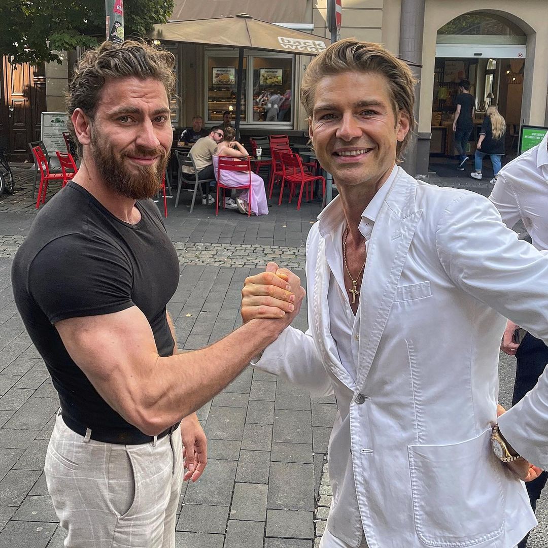 Deutschland wäre ein besseres Land, mit Jeremy Fragrance als Außenminister und Mois als Finanzminister