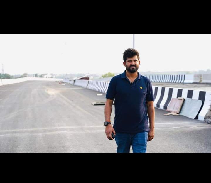 PragathShetty's tweet photo. ಹೇಗೆ ಕೆಂಗಲ್ ಅಂದ್ರೆ ವಿಧಾನ ಸ���ಧ,
ಕೃಷ್ಣ ಅಂದ್ರೆ ಸಿಲಿಕಾನ್ ವ್ಯಾಲಿ ,
ಹಾಗೆ ಬೆಂಗಳೂರು - ಮೈಸೂರು ದಶಪಥ ಅಂದ್ರೆ ಪ್ರತಾಪ್ ಸಿಂಹ ಅಂತ ಇತಿಹಾಸದಲ್ಲಿ ಅವರ ಹೆಸರು ಶಾಶ್ವತವಾಗಿ ಅಜರಾಮರವಾಗಲಿದೆ.
@mepratap
@narendramodi @PMOIndia
#TheManofDevelopment
#TheManofConnevtivity https://t.co/IWVcpLHivm