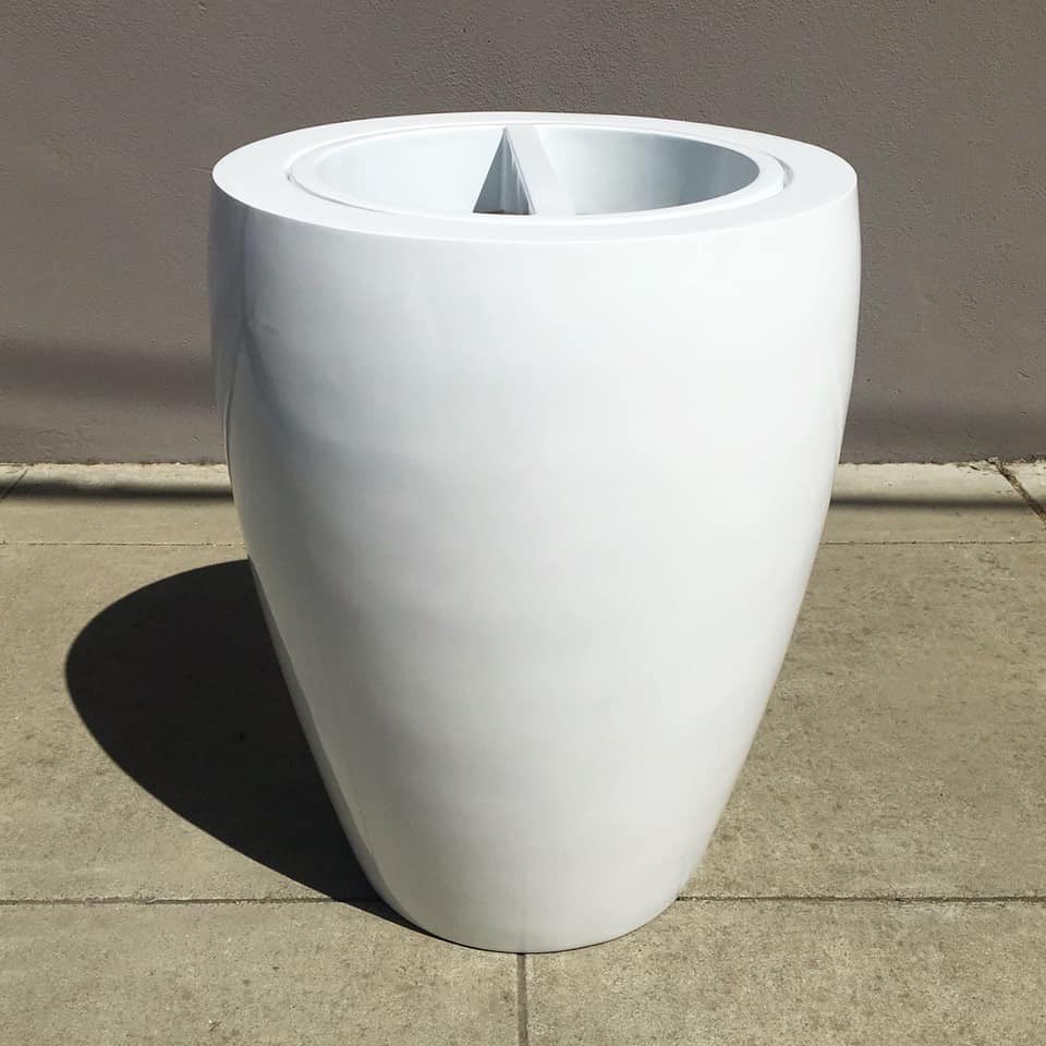 iapsf's tweet photo. The Infinity #recycle & #trash #container stands out in any design scheme shown in shiny white •
#modern #hospitality #contemporary #interior #exterior #commercialdesign #landscapedesign #hospitalitydesign #exteriordesign #sitefurnishings #homedesign #handmade
#iapsf https://t.co/q7PqMdixyg