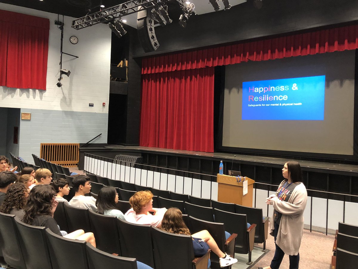 NVRHS_Wellness's tweet photo. Mrs. Delventhal presents to one of the freshman seminar classes with Ms. Bajakian (📸 photo credit) #NVD #Wellness https://t.co/Fm8L2BN8Y1