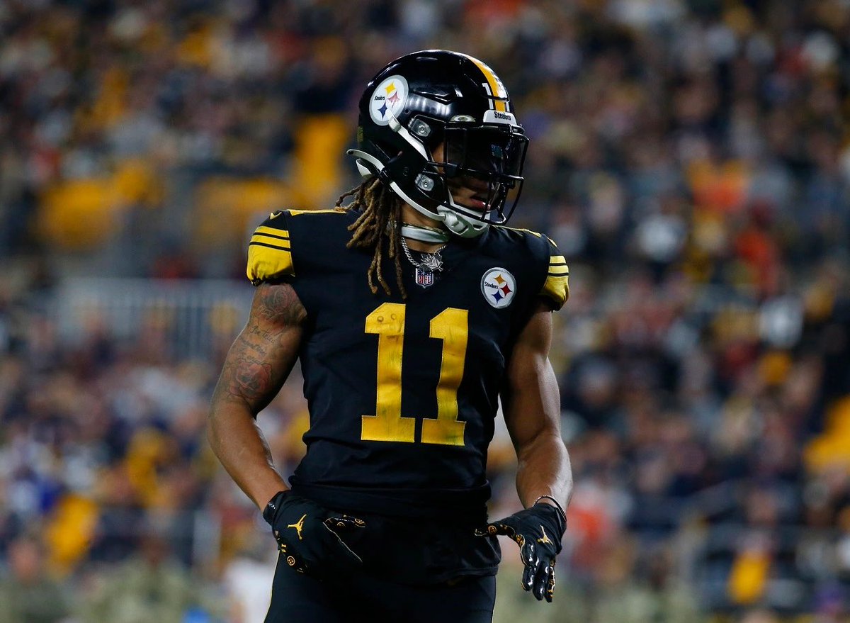 RZSL_Insider's tweet photo. BLOCKBUSTER: Pending league approval WR Chase Claypool is being dealt from the Steelers to the Colts for what I’m being told is a 2nd round pick and additional compensation. Claypool gets his wish as he was unhappy with his standing in Pittsburgh. https://t.co/YC97ff0DhC