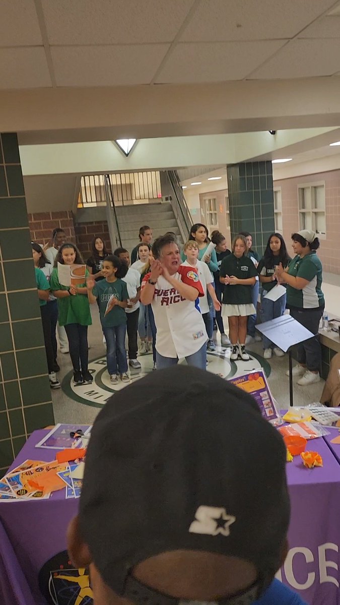 ZoudehB's tweet photo. The Northside is alive tonight! Hispanic Heritage Celebration @NEMScommunity! A beautiful, festive evening featuring some artwork by @WilliamPennES students! @BASDRelatedArts @BASDequity @dparker118 @thibaud_cecile @CierechJen @BethlehemAreaSD #community #belonging #DEIB https://t.co/M9X8kAXQQZ