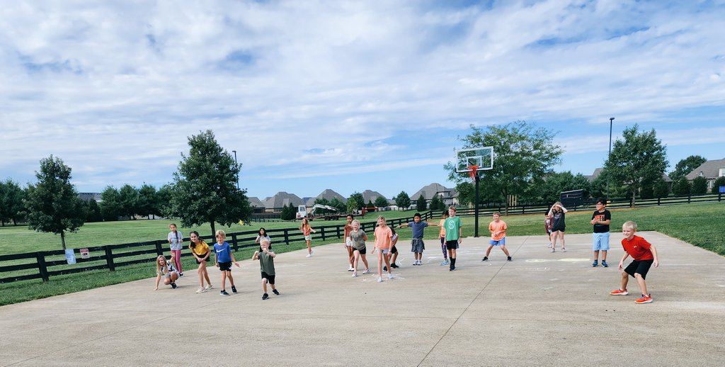 MsGeorgesClass2's tweet photo. The class got to enjoy extra fresh air today as their class reward for meeting their lead slip goal! https://t.co/pdvaHTlFKS