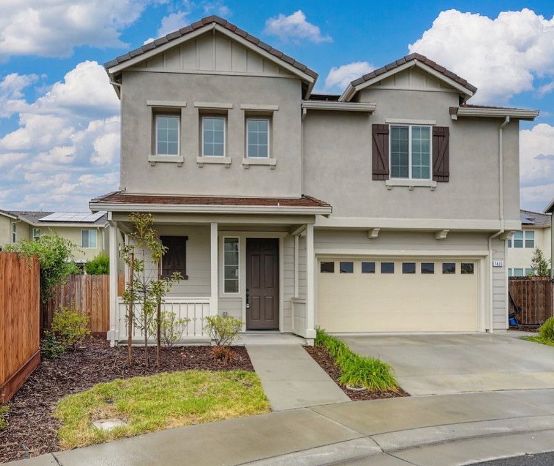 4 Bedrooms, 3 Full Baths, 2205 Sq Ft, with 1/1 downstairs UNDER $600K in Rocklin 😍 Did I mention owned solar?! ❤️❤️❤️ p.s. The inside is stunning ✨