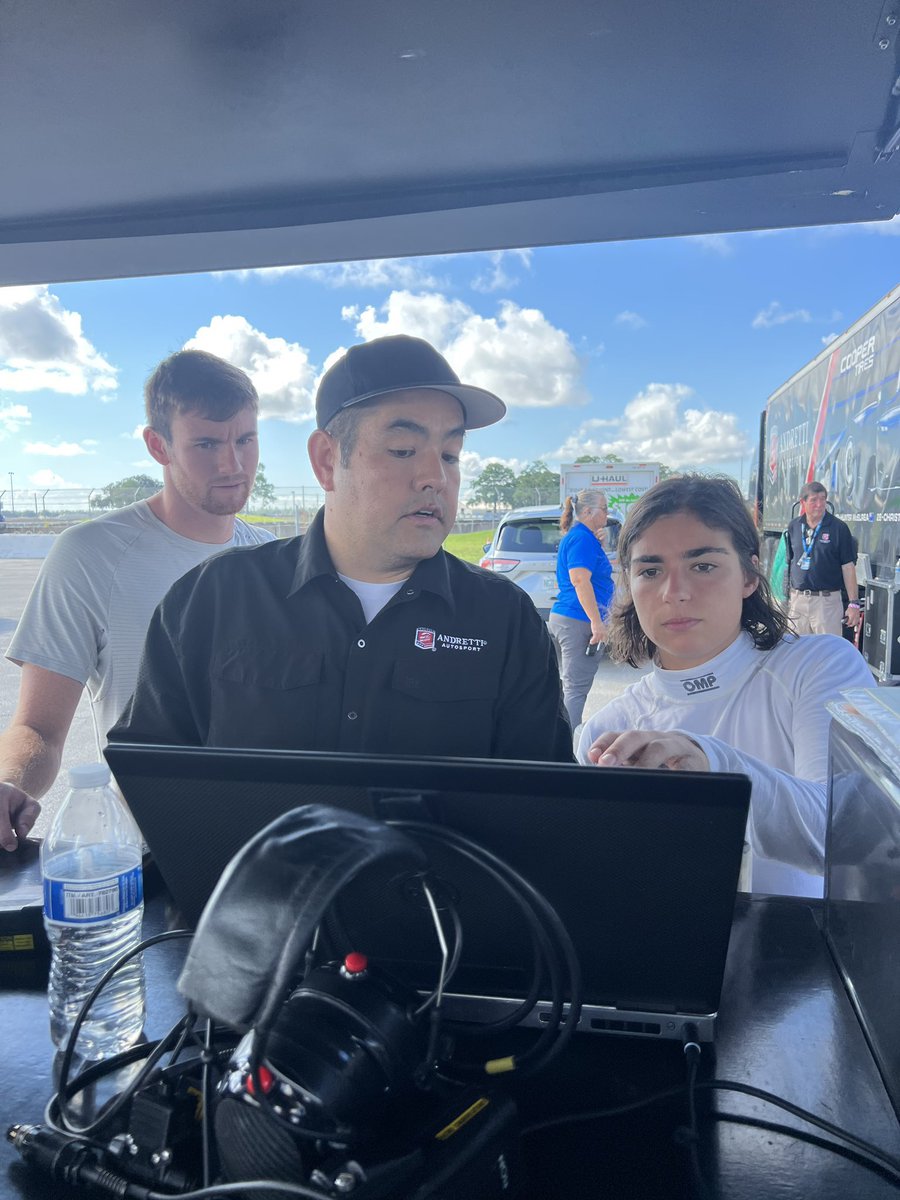 womeninmsportbr's tweet photo. Jamie Chadwick testou pela primeira vez um carro de Indy Light essa semana pela equipe @FollowAndretti!
Tivemos também a presença do campeão da Indy Light, Kyle Kirkwood, para acompanhá-la durante esse primeiro contato.
#IndyLight https://t.co/Z70eSvCqEB