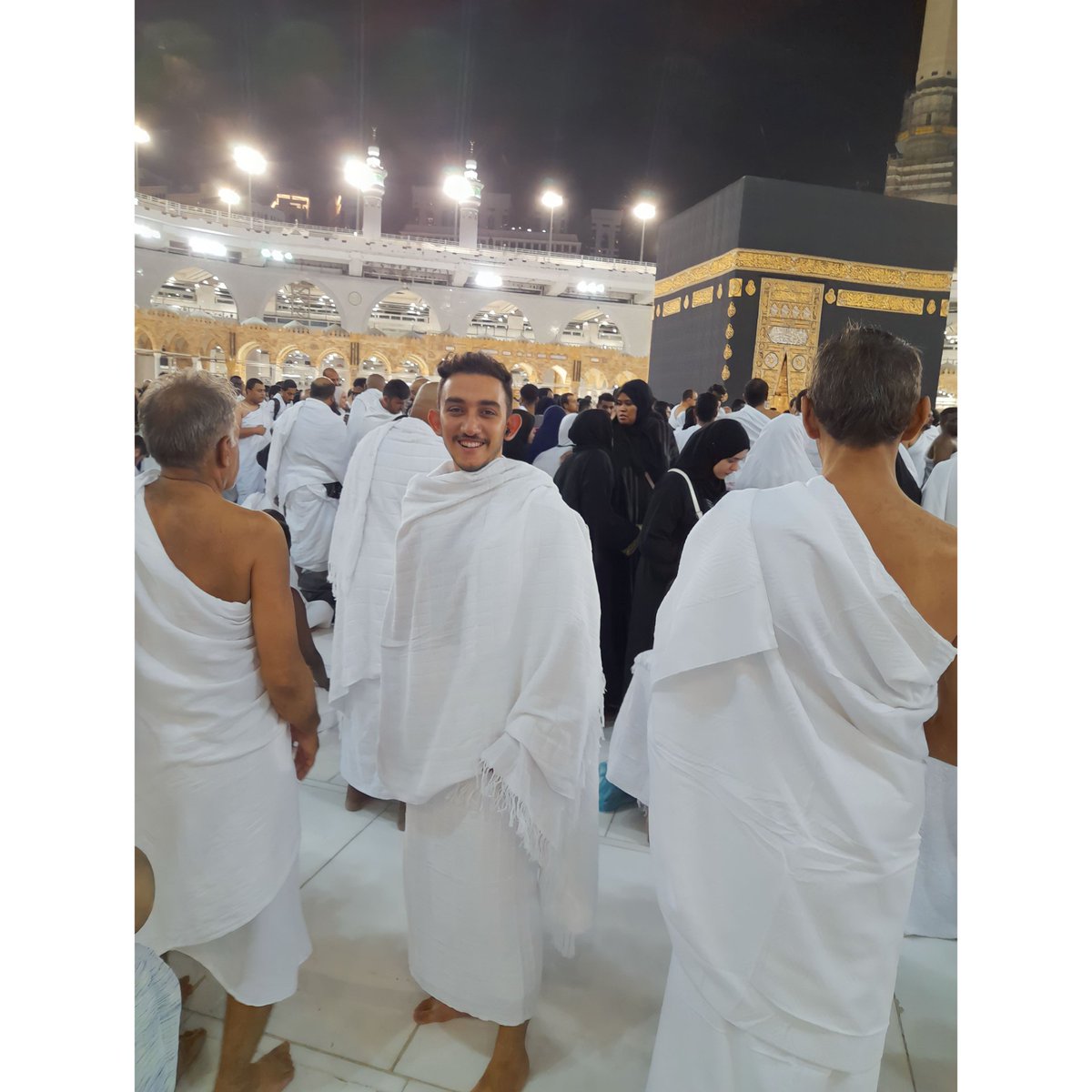 KemoElbordany's tweet photo. "لبَّيك ما شقِيَ قلبٌ لجأَ إليـك ، لبَّيك وقُلوبنا من شتاتها تأوي إليك."🕋🖤 https://t.co/SDbSODFSyA
