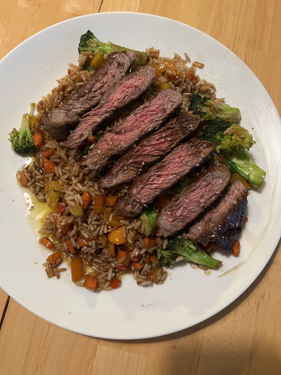 MydlandEyester's tweet photo. Steak stir fry tonight for dinner https://t.co/eezw9ZkoKh