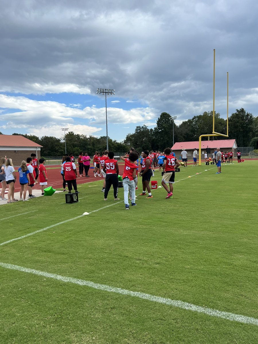 Freedomfball's tweet photo. Some days there are just more important things than practice. Hard to say coming from a football team, but it’s true. Happy to be a small part of making sure all Freedom Patriots are included and accepted. #PATRIOTPRIDE @BurkeCoSchools @RogersSCasey @FHS_GoPats @FHSPats_Sports https://t.co/4UPOZJ59Ct