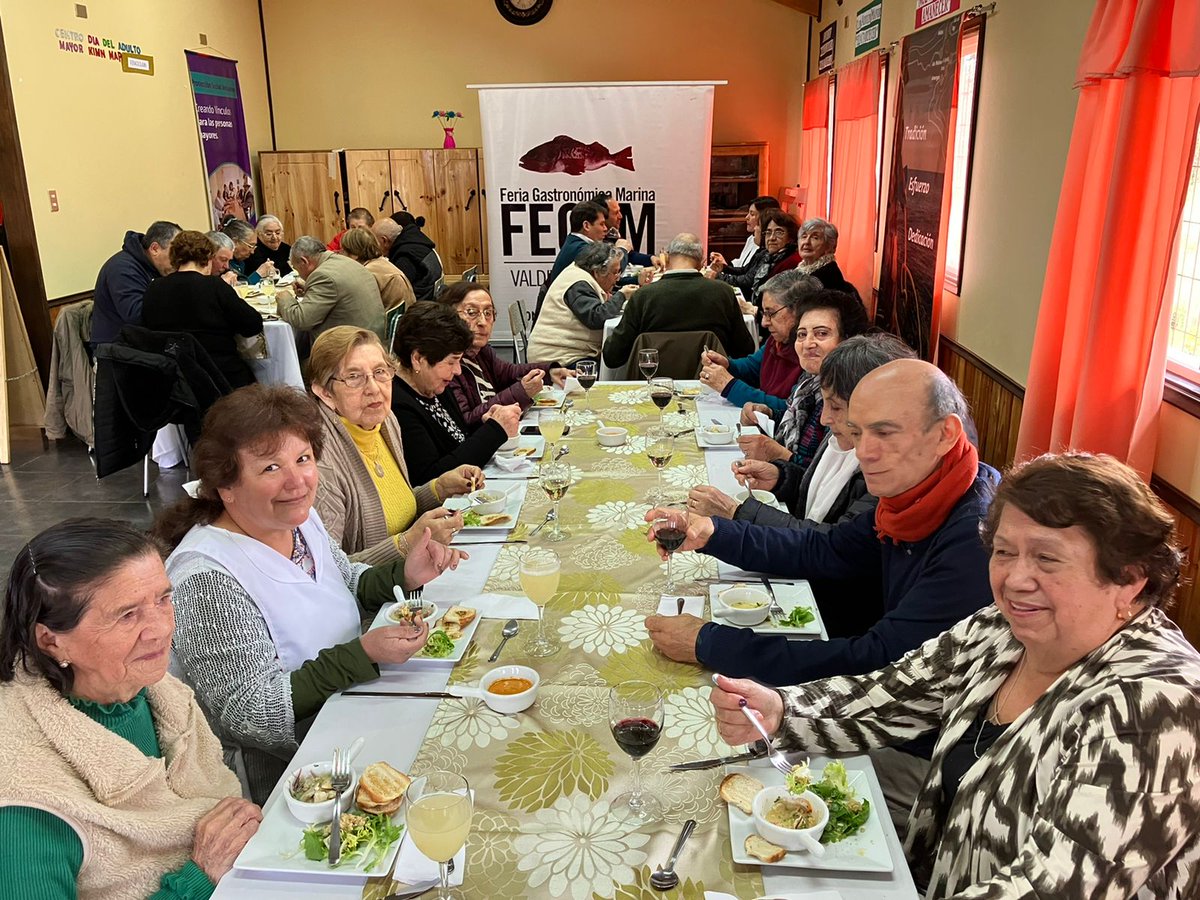 FEGAMVald's tweet photo. #Máfil: Nos Fuimos a la comuna de Máfil y ofrecimos un almuerzo con productos del mar de #PescaResponsable en el Centro Comunitario del Adulto Mayor, gracias a todos los entusiastas participantes. #IslaDelRey #Indespa #Fegam #yonocompropescailegal https://t.co/05OhLuBC35
