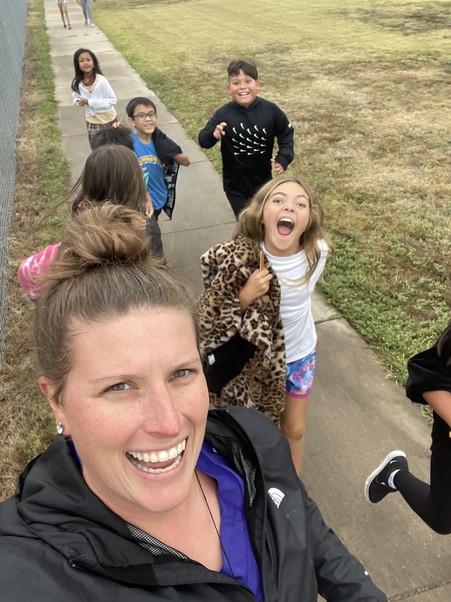clarksfourthgrd's tweet photo. The weather was beautiful!!! We got some great mileage in! #thunderbirds #runningclub #wineteerstrong @wineteerusd260 https://t.co/WHOMOPc0d6