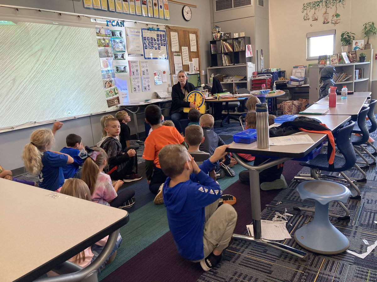 DrewBordner's tweet image. What time is it? @Krueger2ndGrade breaking out the analog ⏰ for a teachable moment.  #GoGullLake #RecessTime