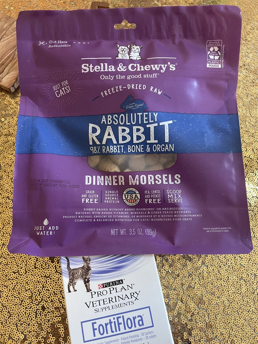 Nibbler_Cat's tweet photo. Tummy not doing so well - hoping this new food will help! 🐇 @stellaandchewys 
#rawdiet #probiotics https://t.co/vuWbmtVJIw