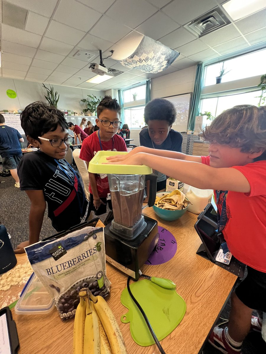 HarrisHES's tweet photo. Students seeing how energy is used in their everyday lives. They loved making smoothies and seeing how a bike pump and a bike all use and transfer energy to perform their functions! @TracyRehfuss @HicksElementary @LISDScience @Duban4Science https://t.co/aeVYyH6TxU