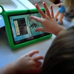 An international study led by <a href="/UniOslo/">Universitetet i Oslo</a> found children grew their vocabularies more during COVID-19 lockdown than children prior to the pandemic. Greater learning was associated with more reading time with parents and less screen time. Find out more: dornsife.usc.edu/labs/baby-lab/…