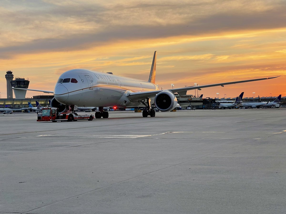 We are finishing up the EWR Move Team audit for 2022 right now. This team truly does herculean work. Over 110 moves a day in EWR. #NoSmallRoleInSafety @EWR_AOSafety 🏆