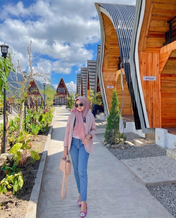 Jumat
Alhamdulillah untuk segala nikmat
Smga Allah senantiasa membimbing hingga langkah kita tdk tersesat
Smga Allah menjauhkan kita dari bahaya juga maksiat
Smga Allah melindungi dan melimpahkan rahmat hingga kita bs selamat dunia dan akhirat🌺

🌍 Takengon, Aceh
#PuspitaNagari