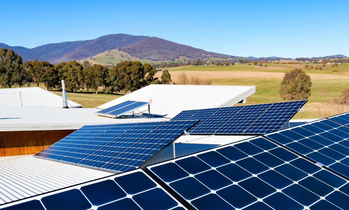cleannrgcouncil's tweet photo. There were 389,577 rooftop solar installations in 2021. This means that more than 3 million homes, one in three Australian households, are now powered by the sun.
https://t.co/Qy12UDoe38
#ACleanFix https://t.co/ECXfXLnghh