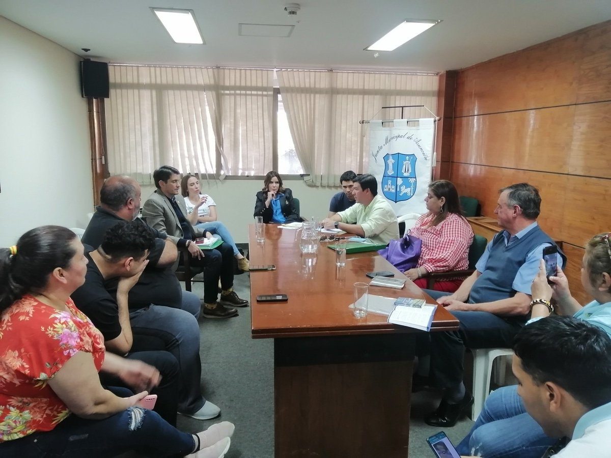 JesusLaraPy's tweet photo. 🚸 Recibimos a los vecinos de la zona de Primer Presidente y Madame Lynch.
Conformamos una mesa de trabajo, junto con los técnicos de @asu_transito
Tenemos que encontrar una solución que sea la más favorable para todos.
#GiroALaIzquierda
#MadameLynch
#PrimerPresidente https://t.co/pHm8AnihkN