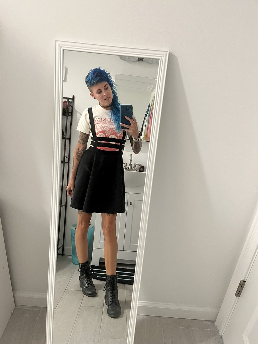 KarleOnAir's tweet photo. Emo night fit check๐ค
#model #photography #tattoos #bluehair #altgirls #alternative #philly #phillymodels #girlswithtattoos #jersey #jerseymodel #metal #actor #phillyactor #philadelphiaactor #jerseyactor #nyc #nycactor https://t.co/2B1YKaOWxn