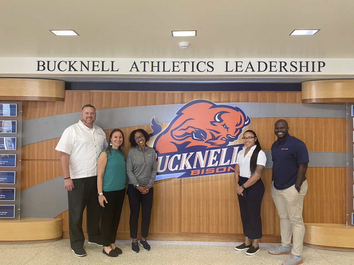 Huddle Up tweet media