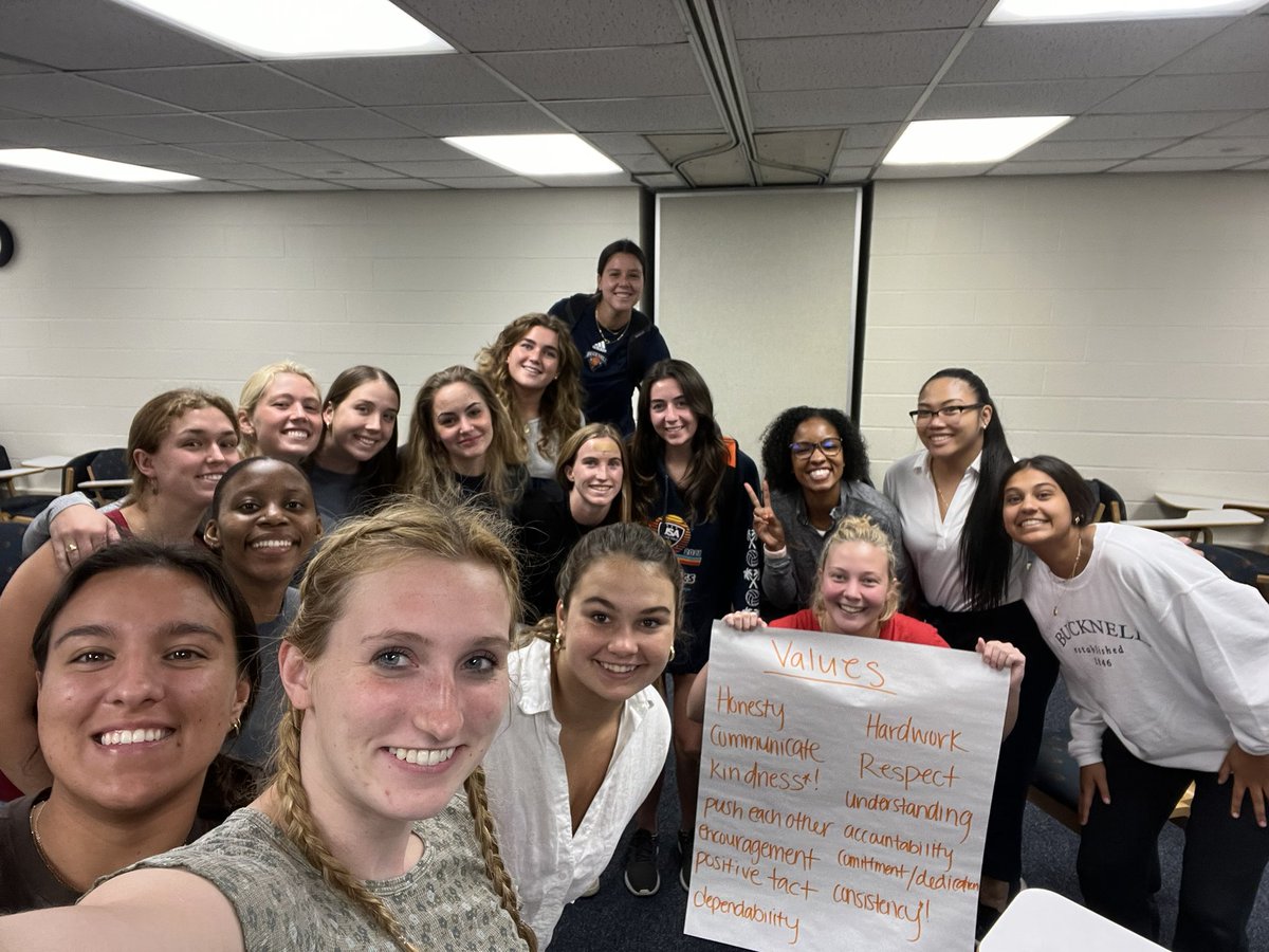 Huddle Up tweet media