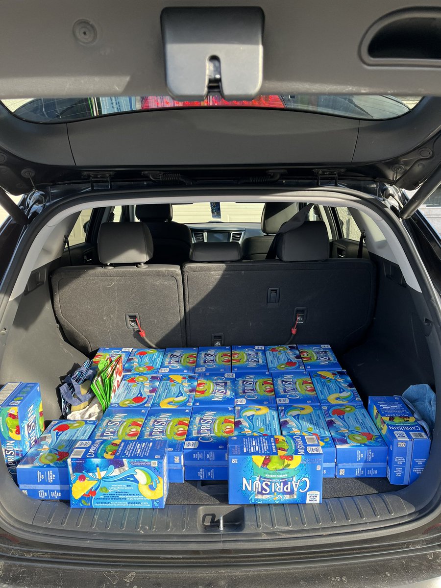 Pripcy's tweet photo. Successful trip to 🇺🇸! There are 24 boxes in the picture and 40 in total 🤪 https://t.co/DMacmh4w2v