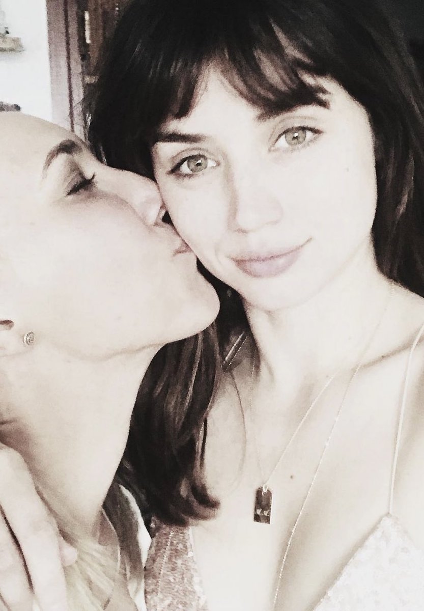 look at her being so pretty 💗