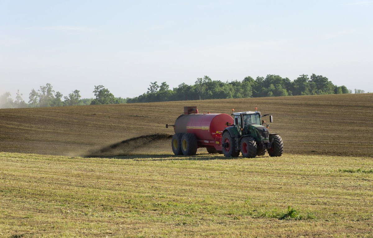 AAFC_Canada's tweet photo. 🧵   The #GoC’s target to reduce N20 emissions from fertilizer by 30% by 2030 is ambitious, but achievable. https://t.co/7S5qIMwHoz